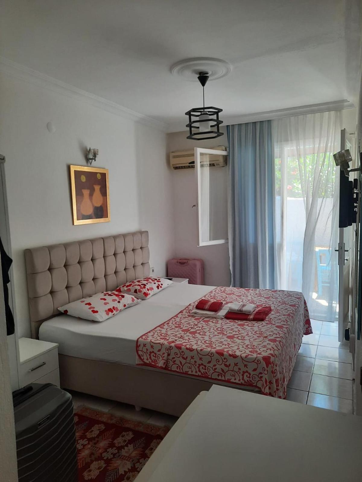 Beyaz Apart Pansiyon Çeşme المظهر الخارجي الصورة