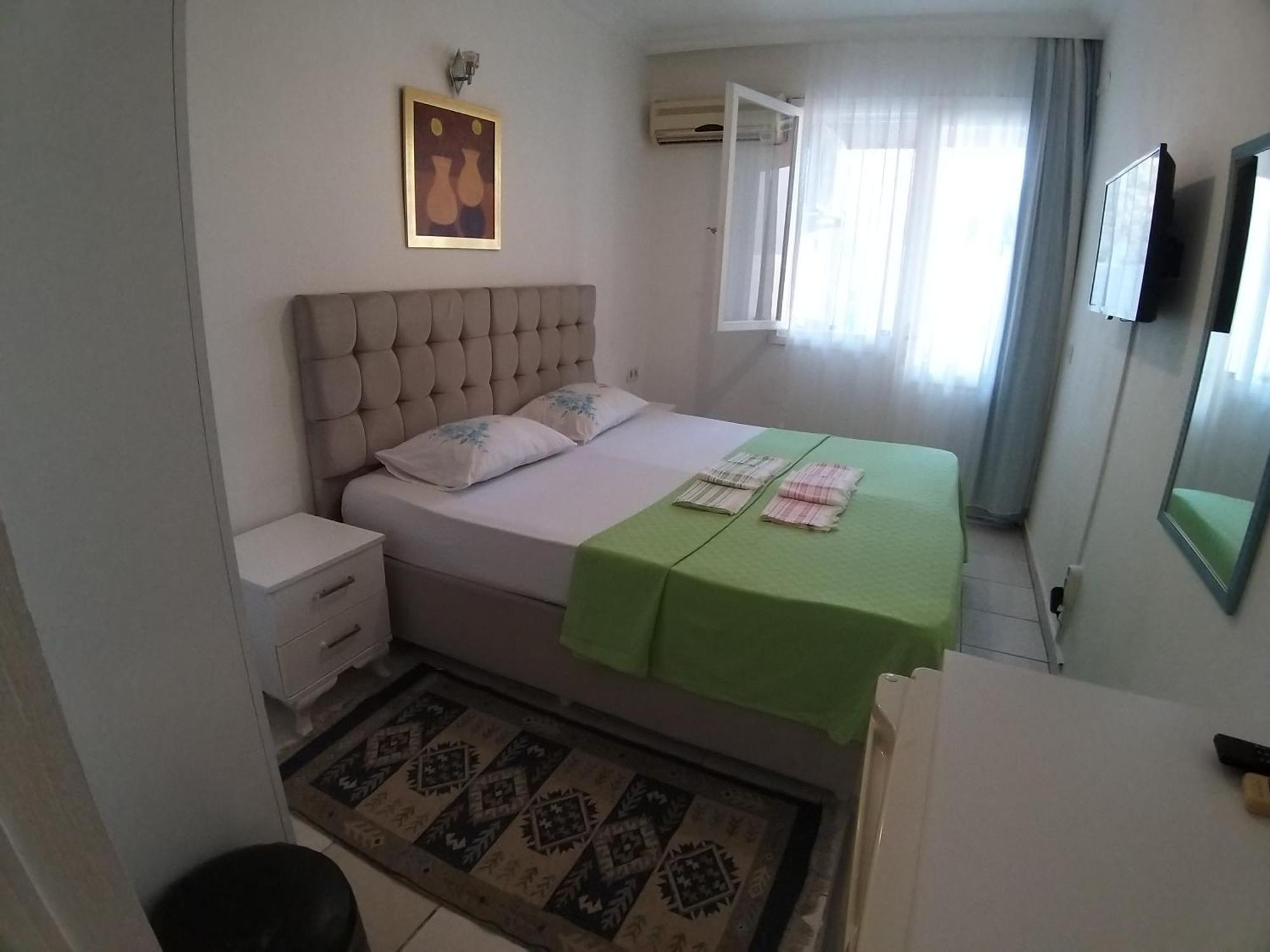 Beyaz Apart Pansiyon Çeşme المظهر الخارجي الصورة