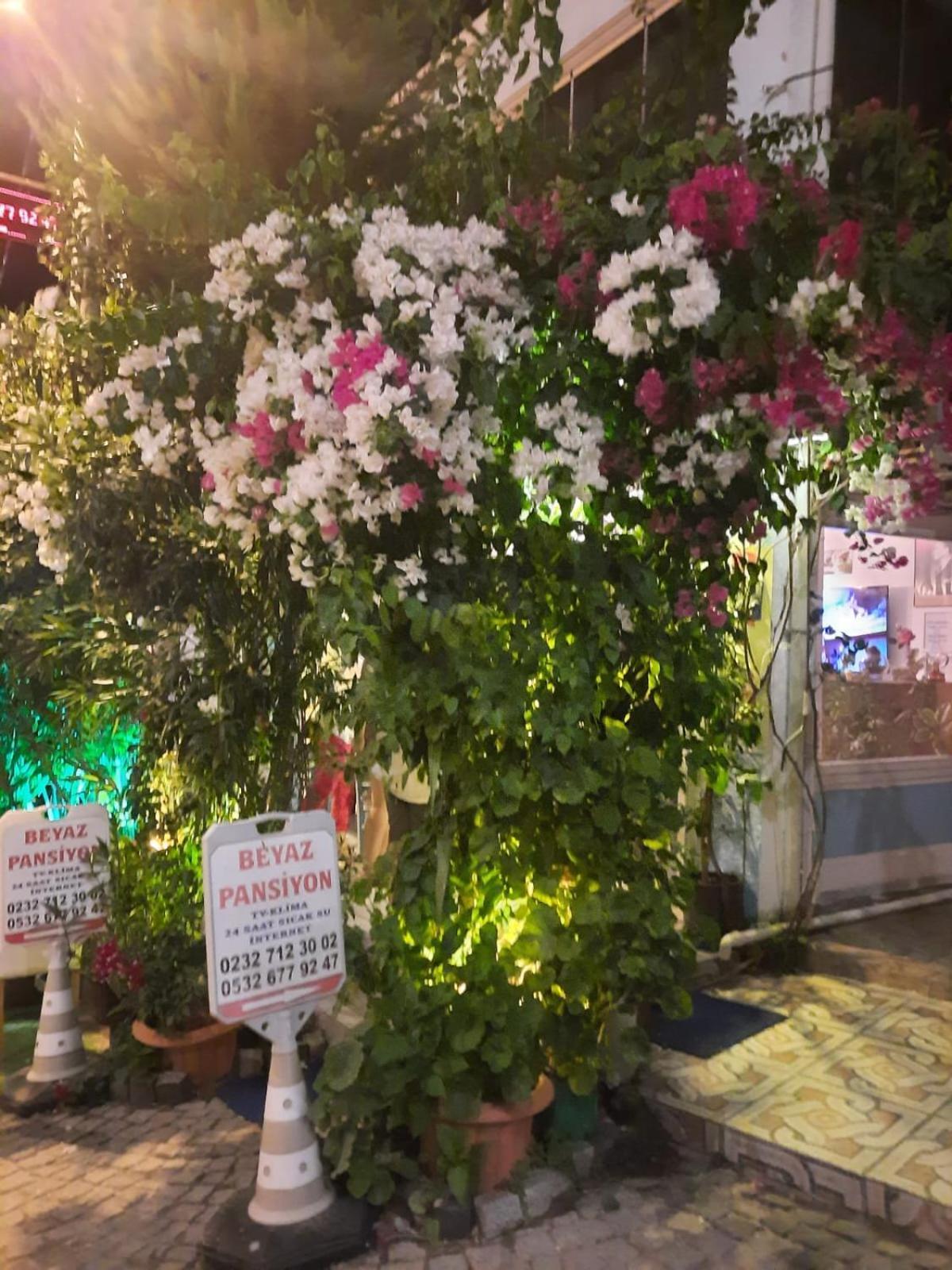 Beyaz Apart Pansiyon Çeşme المظهر الخارجي الصورة