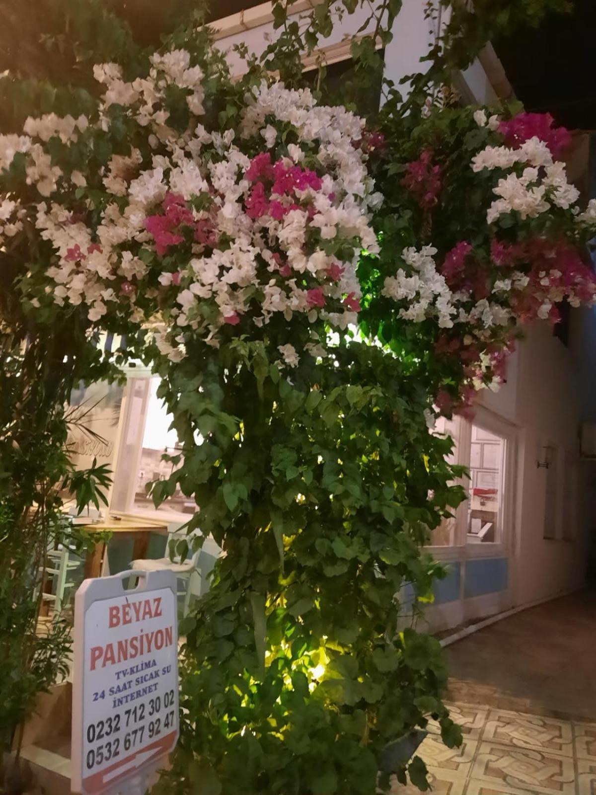 Beyaz Apart Pansiyon Çeşme المظهر الخارجي الصورة